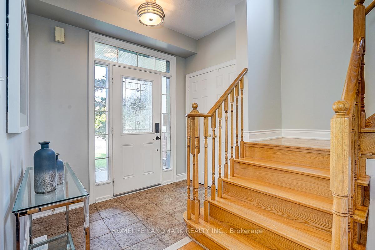 Photo 3 of 110 Winchester Terrace, Barrie, Innis-Shore — HOMEH