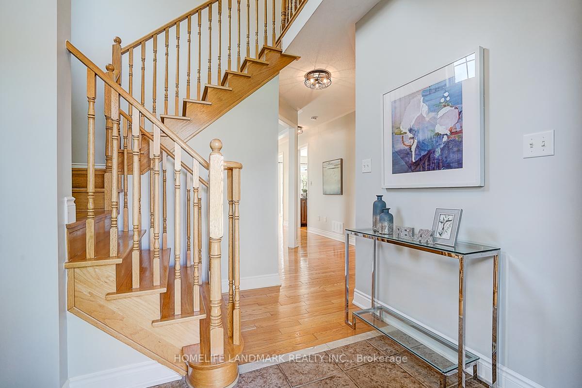 Photo 4 of 110 Winchester Terrace, Barrie, Innis-Shore — HOMEH
