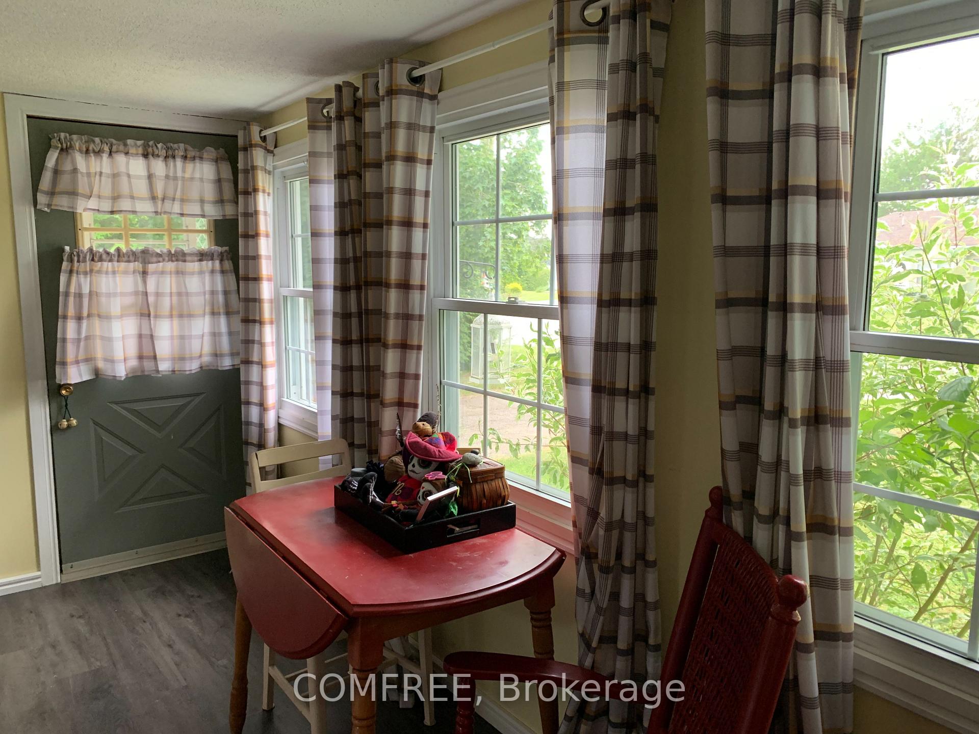 Photo 10 of 39 Lake Street, South Algonquin — HOMEH