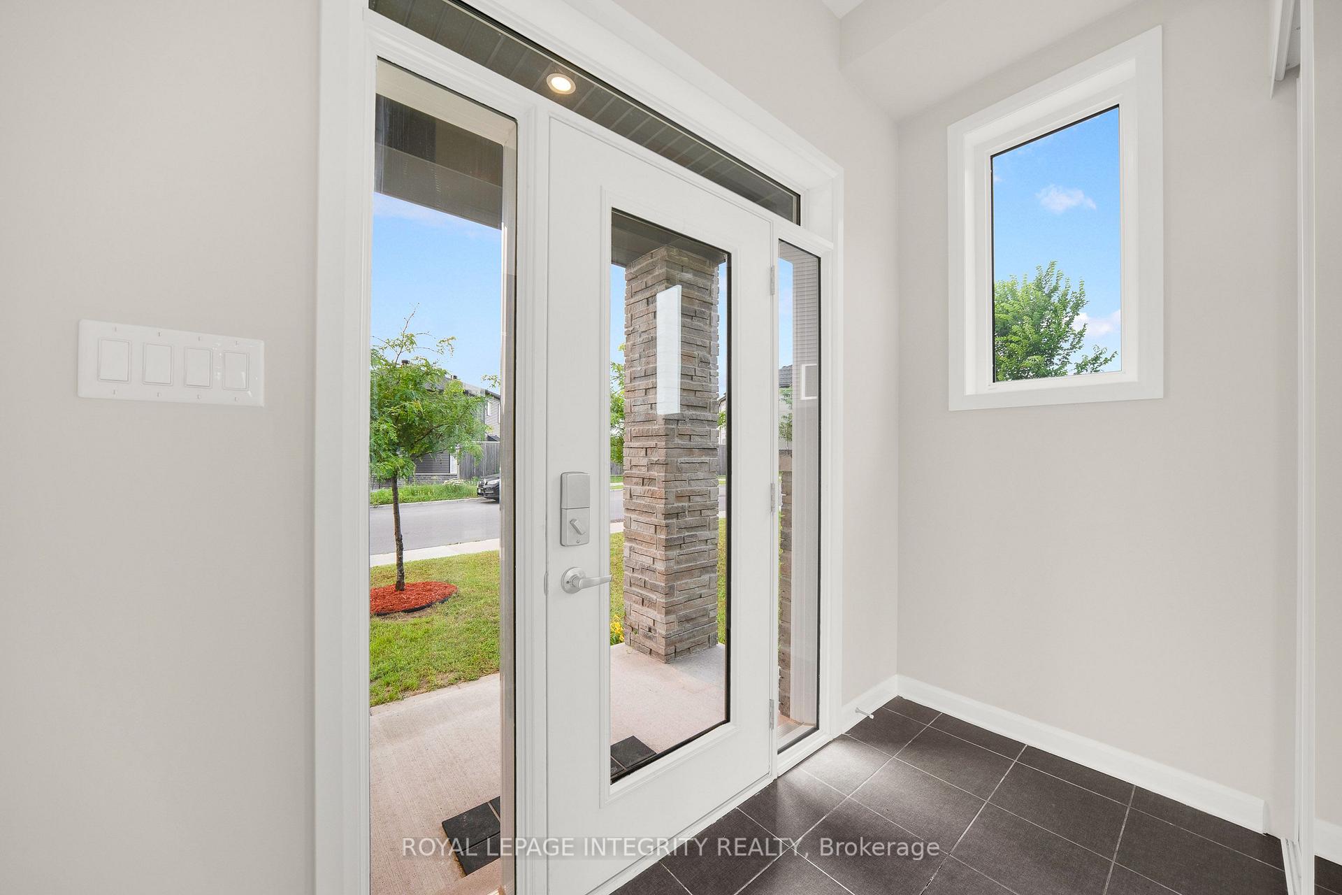 Photo 3 of 185 Bending Way, Ottawa, Barrhaven - Hearts Desire — HOMEH