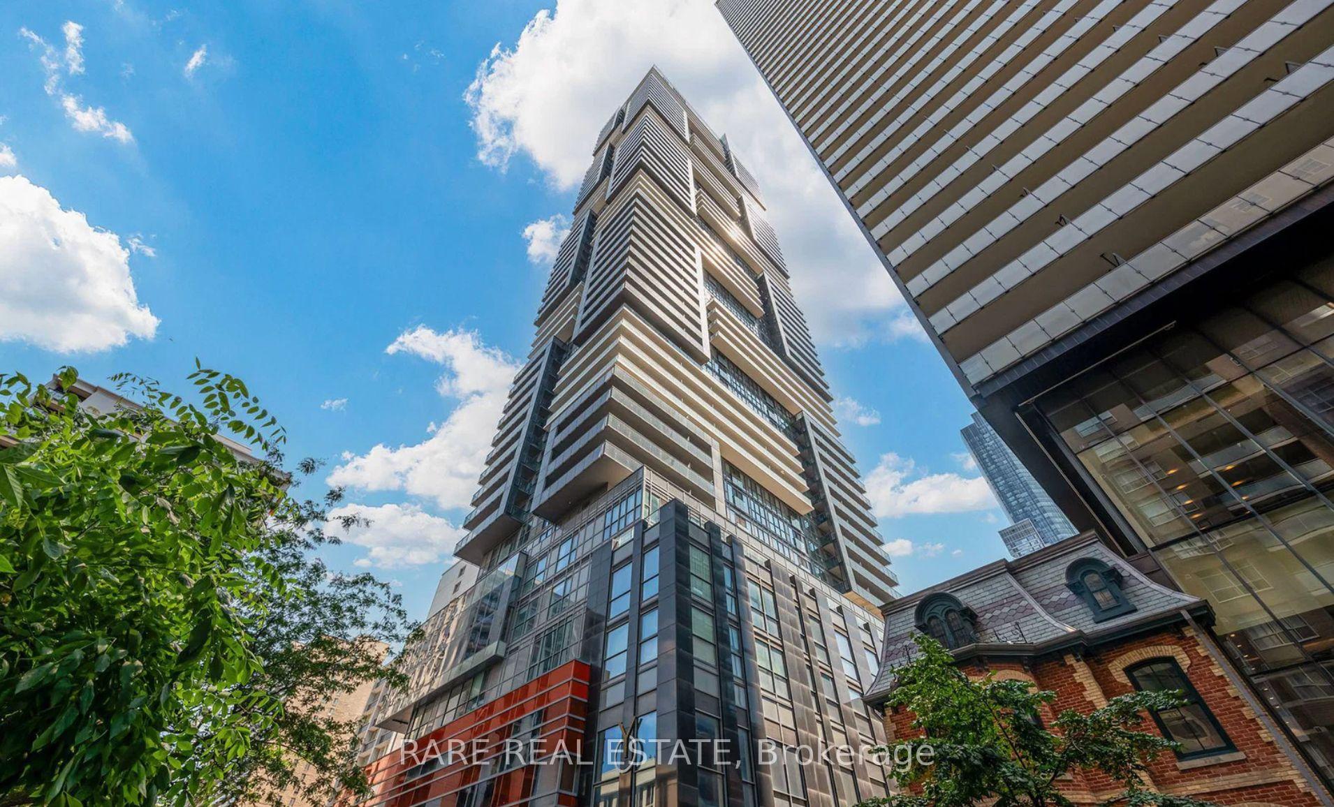 Front of Unit 3307, 7 Grenville Street
