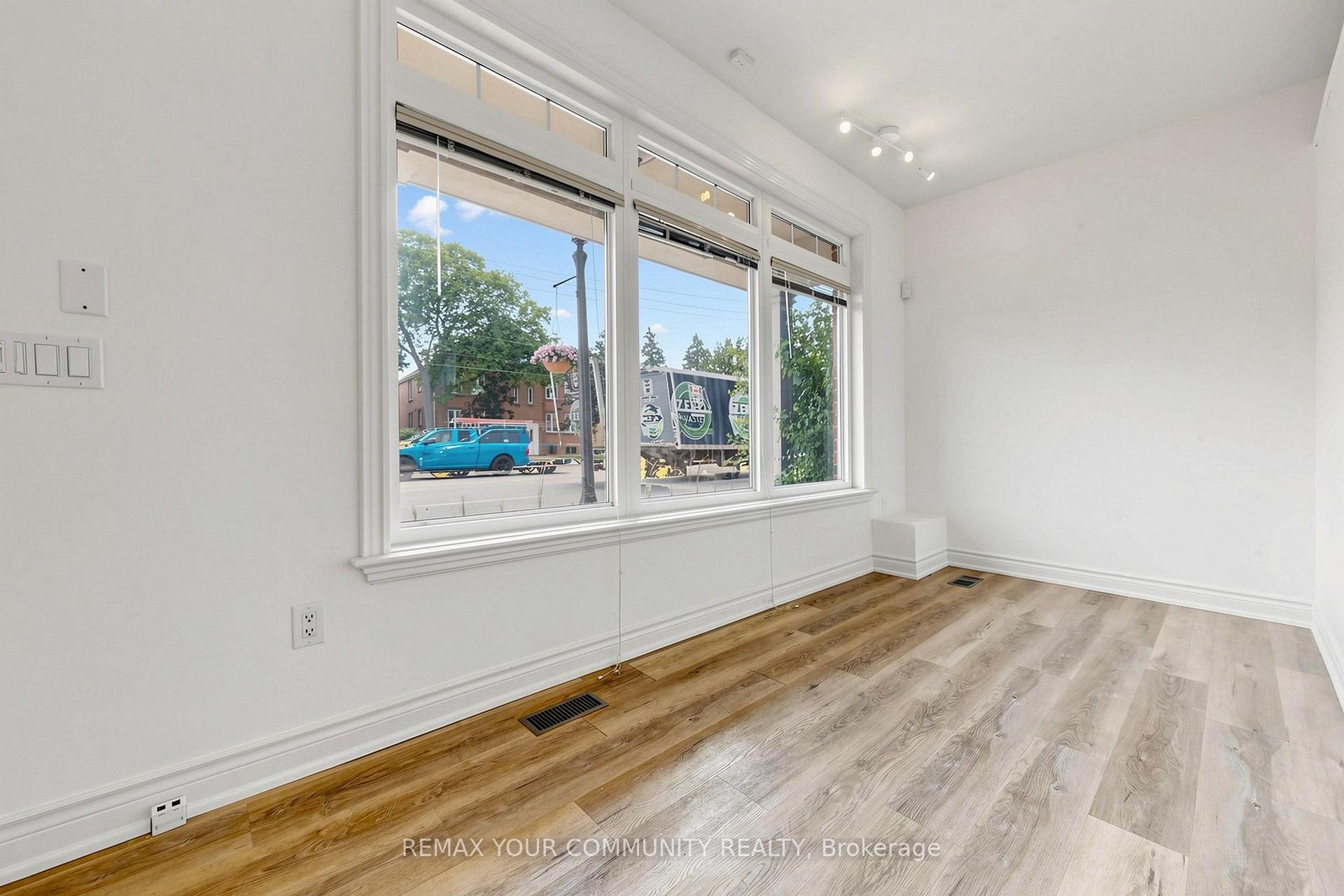 Photo 4 of 2298 Major Mackenzie Drive, Vaughan, Maple — HOMEH