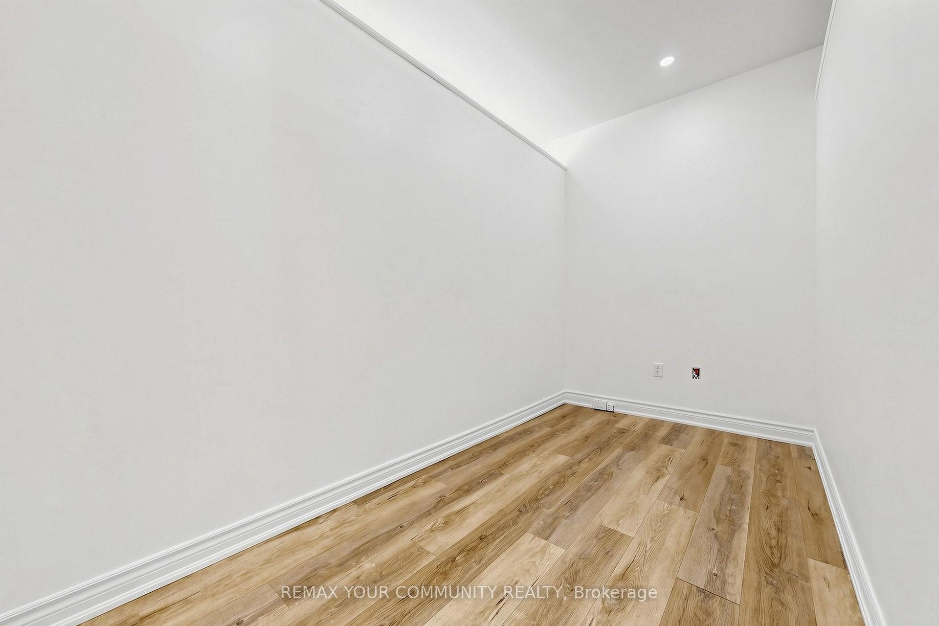 Photo 6 of 2298 Major Mackenzie Drive, Vaughan, Maple — HOMEH
