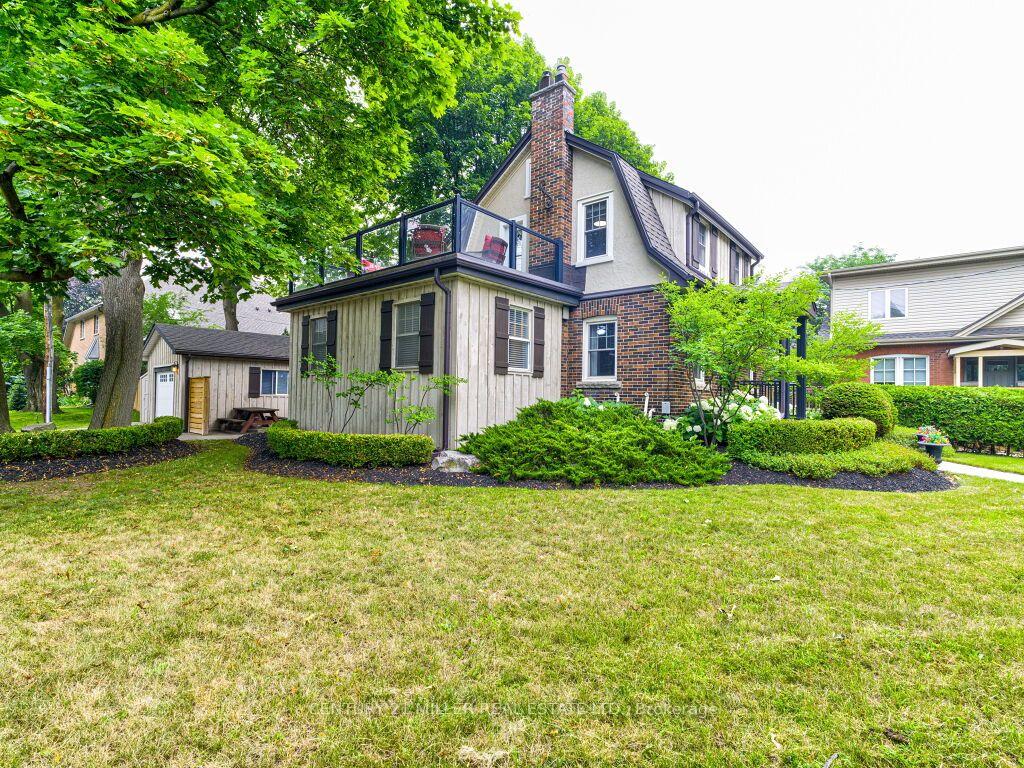 Photo 2 of 1007 North Shore Boulevard E, Burlington, LaSalle — HOMEH