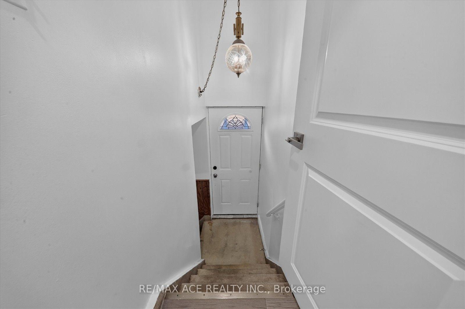 Photo 24 of 60 Chillery Avenue, Scarborough, Eglinton East — HOMEH