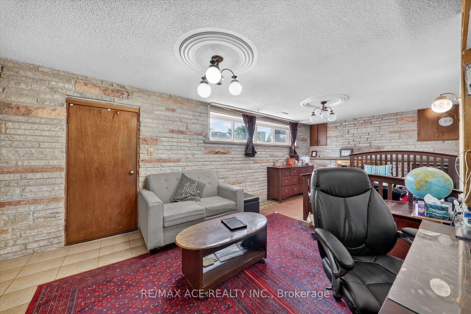 Photo 33 of 60 Chillery Avenue, Scarborough, Eglinton East — HOMEH