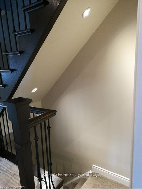 Photo 9 of 2239 Dale Ridge Drive, Oakville, West Oak Trails — HOMEH