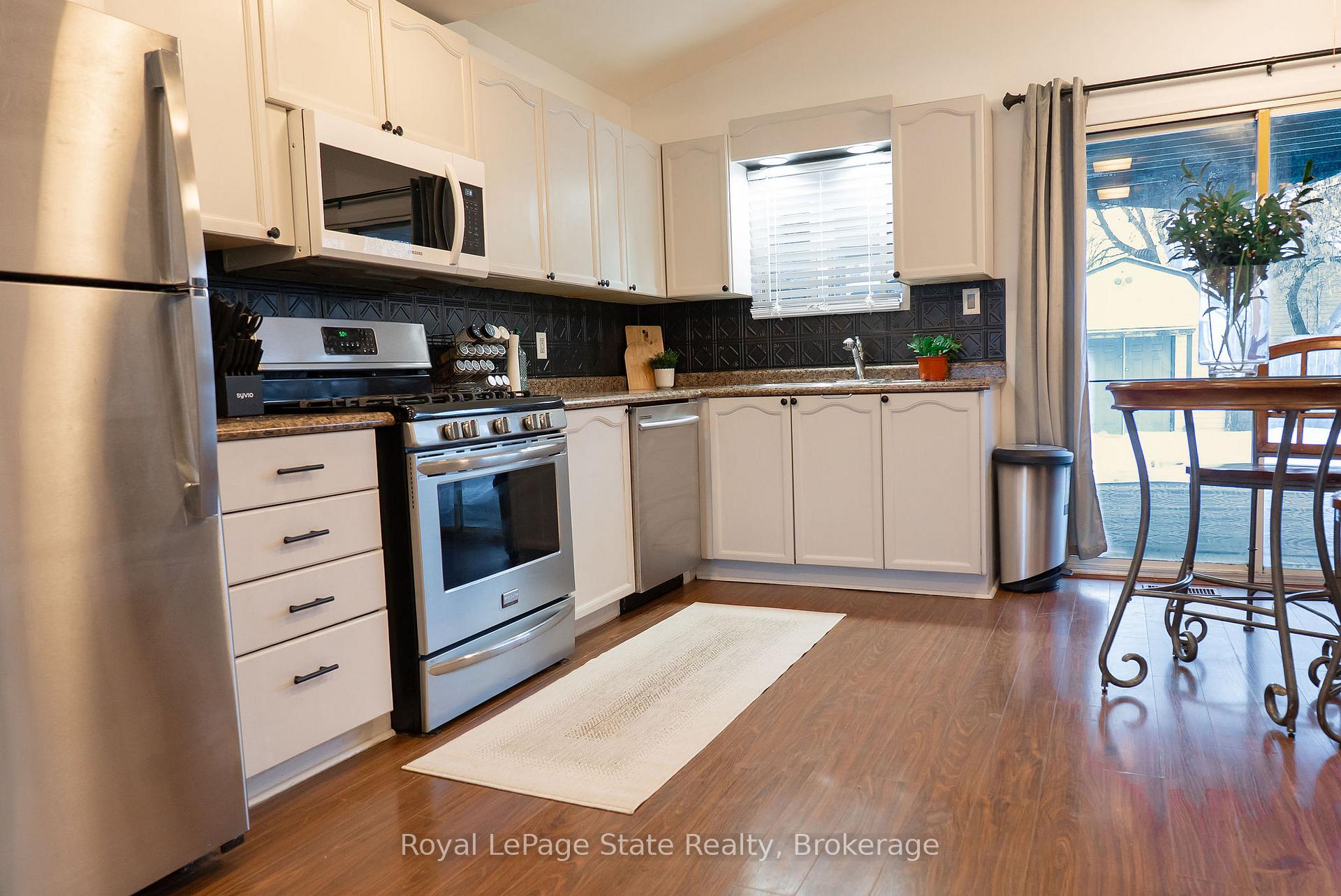 Photo 2 of 717 Knox Avenue, Hamilton, Parkview — HOMEH
