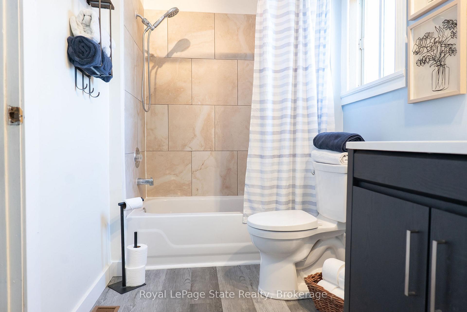 Photo 6 of 717 Knox Avenue, Hamilton, Parkview — HOMEH