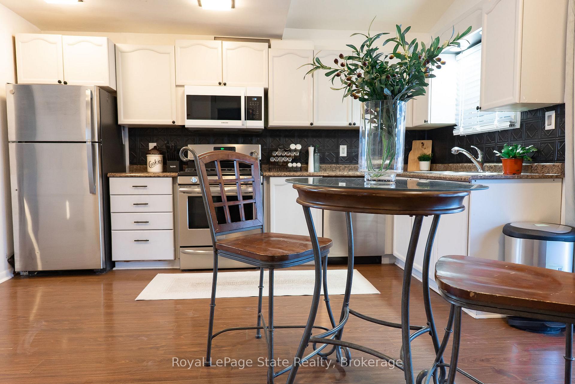 Photo 7 of 717 Knox Avenue, Hamilton, Parkview — HOMEH