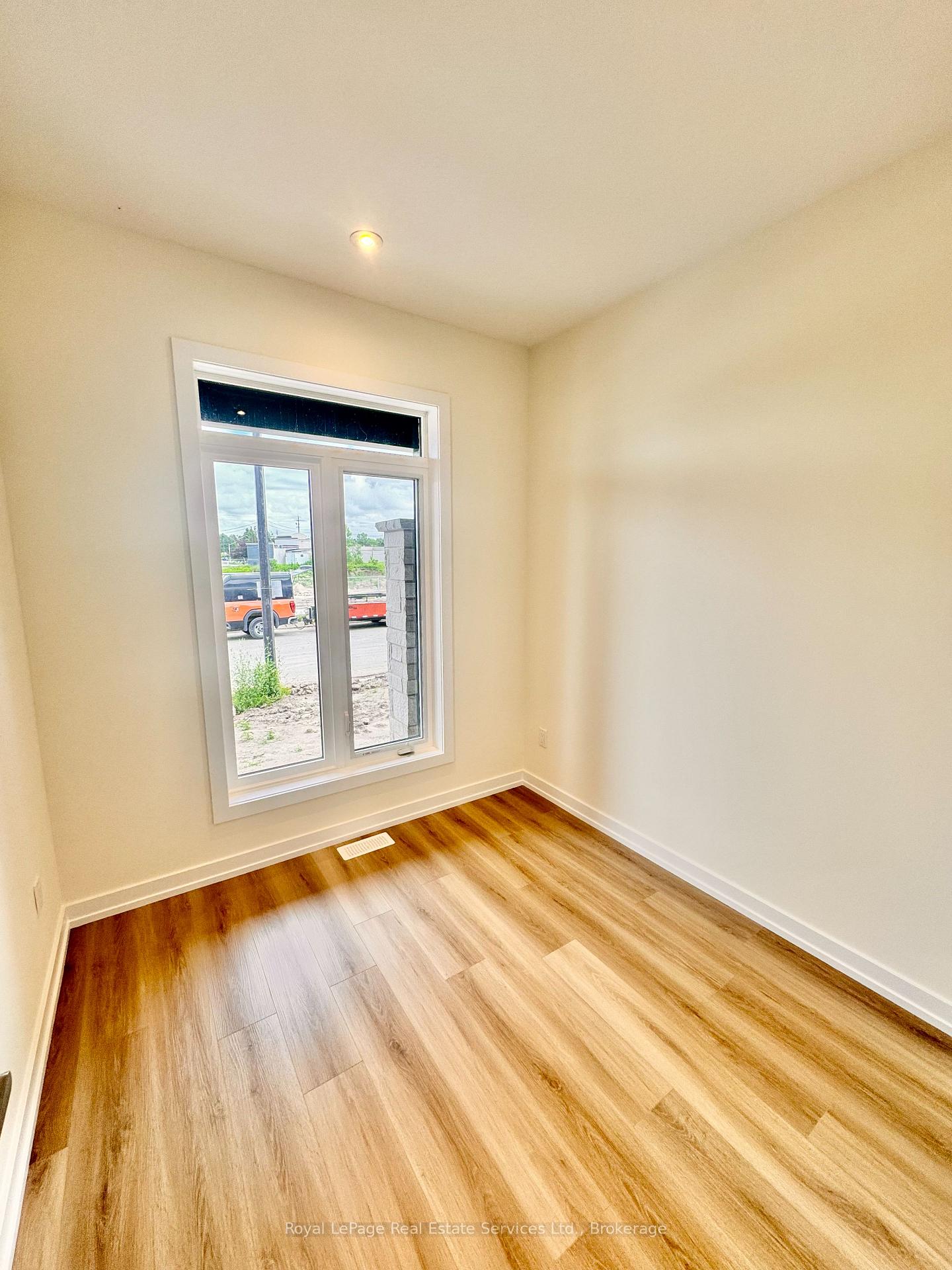 Photo 2 of 86 Valley Trail Place, Hamilton, Waterdown — HOMEH