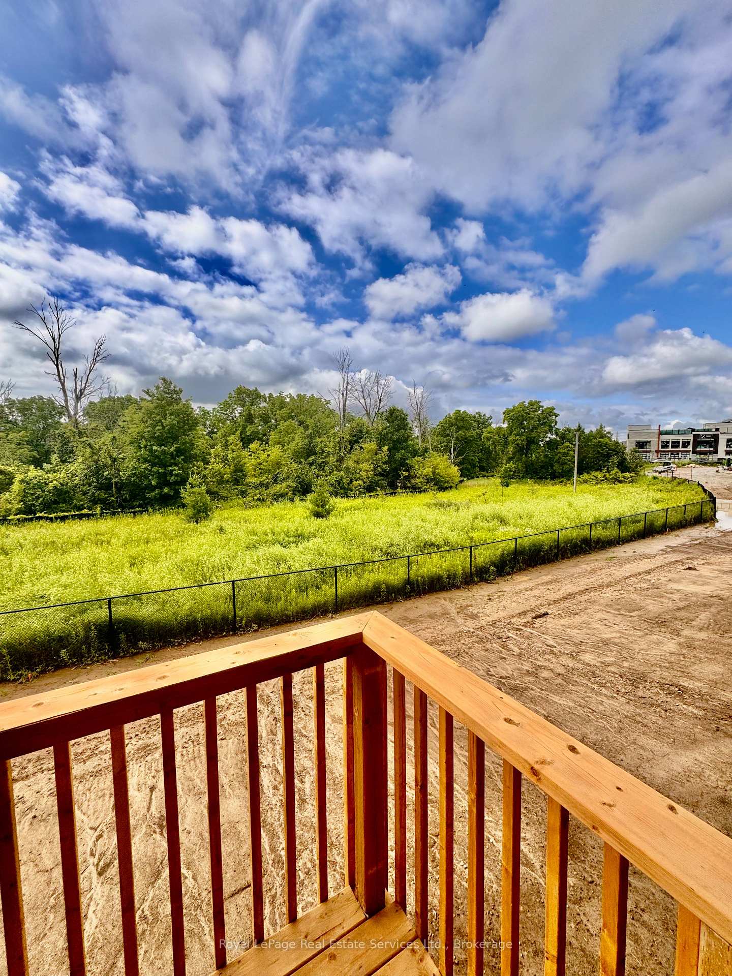 Photo 8 of 86 Valley Trail Place, Hamilton, Waterdown — HOMEH