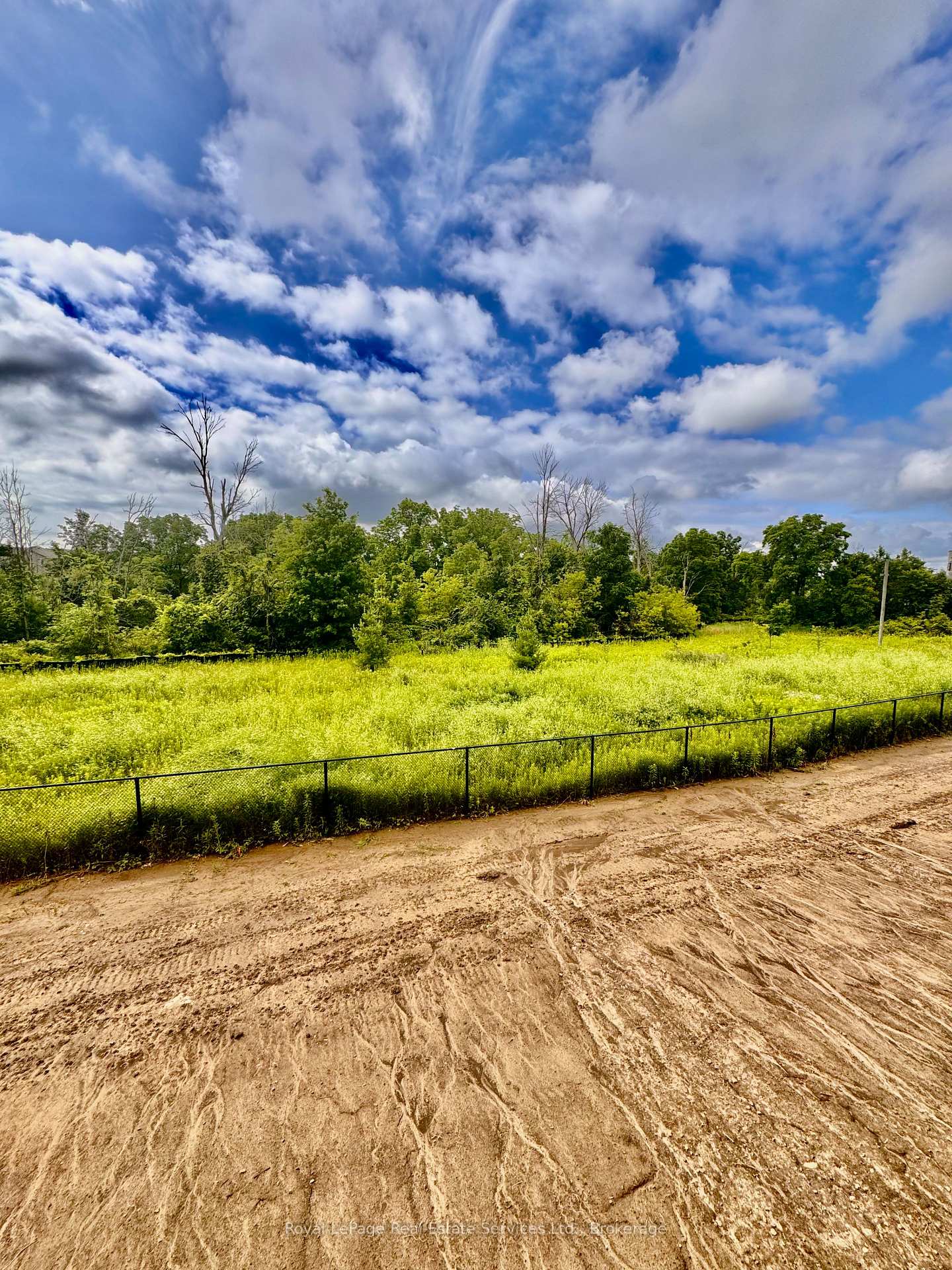 Photo 9 of 86 Valley Trail Place, Hamilton, Waterdown — HOMEH