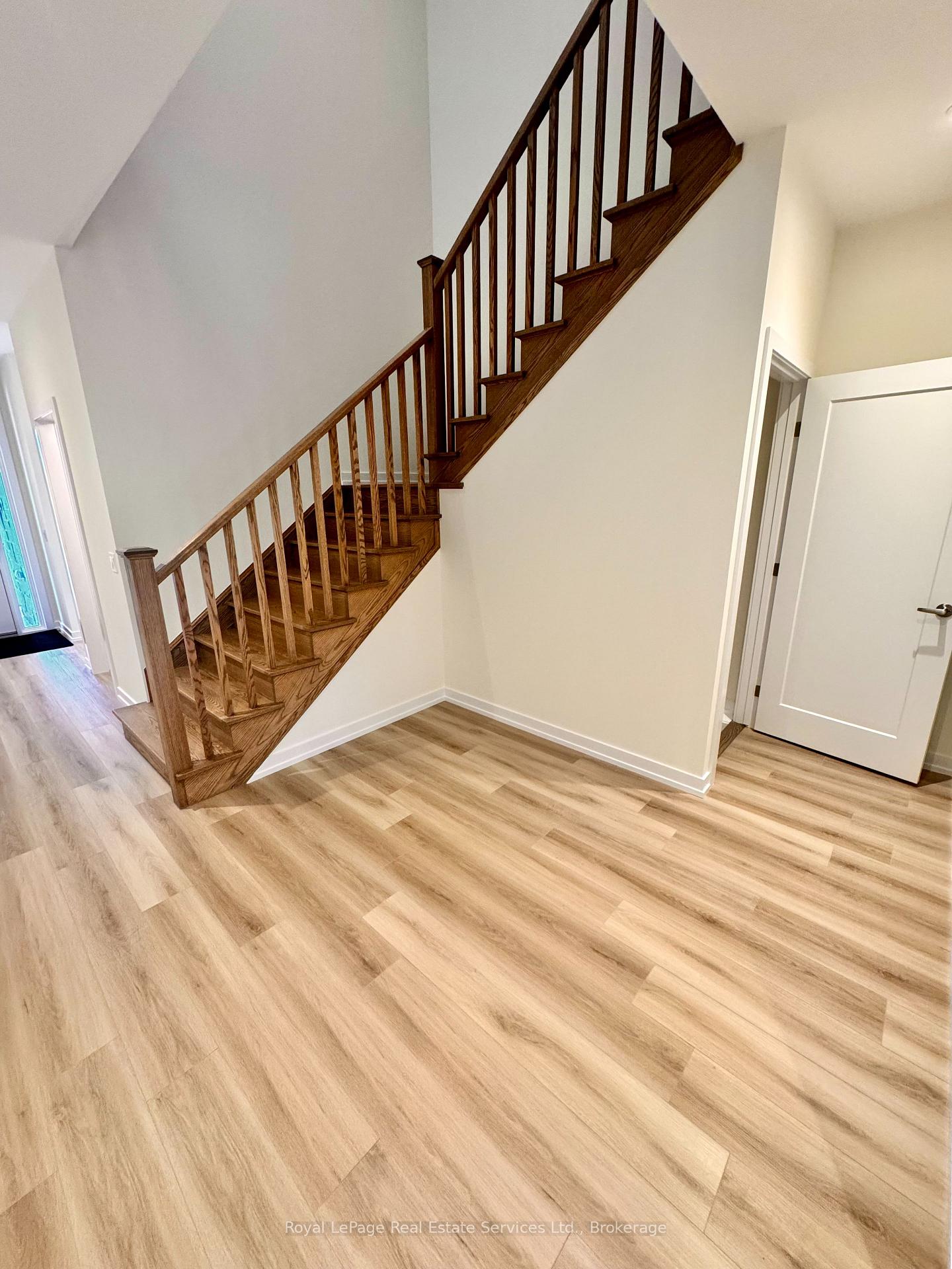 Photo 10 of 86 Valley Trail Place, Hamilton, Waterdown — HOMEH