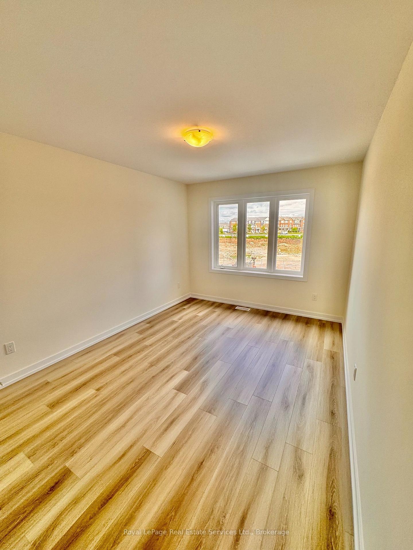 Photo 11 of 86 Valley Trail Place, Hamilton, Waterdown — HOMEH