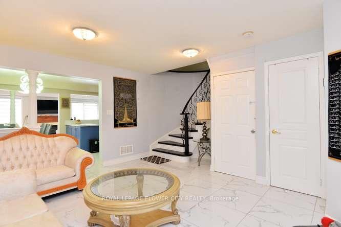Photo 7 of 3388 Crimson King Circle, Mississauga, Lisgar — HOMEH