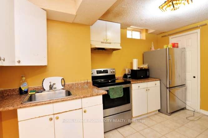Photo 39 of 3388 Crimson King Circle, Mississauga, Lisgar — HOMEH