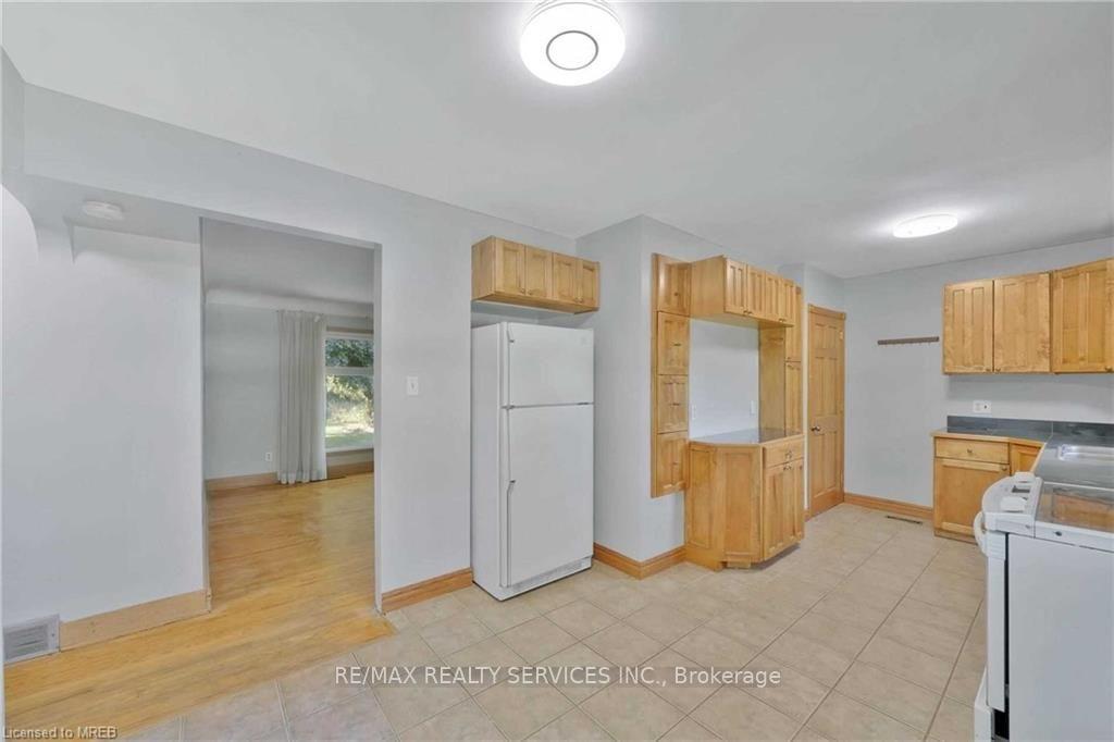 Photo 7 of 675 Inverness Avenue, Burlington, LaSalle — HOMEH