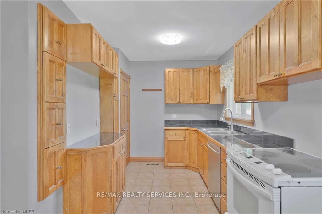 Photo 20 of 675 Inverness Avenue, Burlington, LaSalle — HOMEH