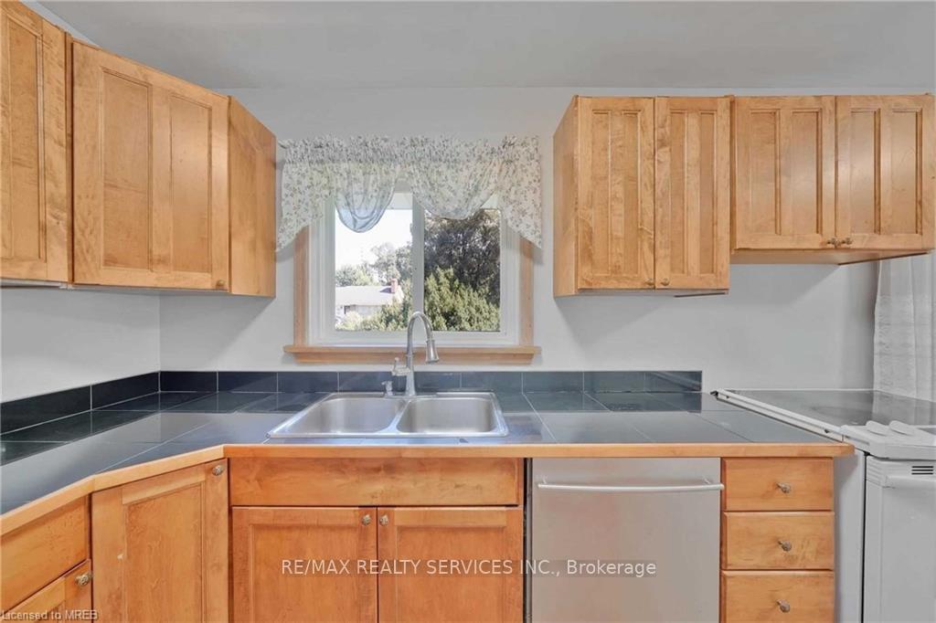 Photo 21 of 675 Inverness Avenue, Burlington, LaSalle — HOMEH