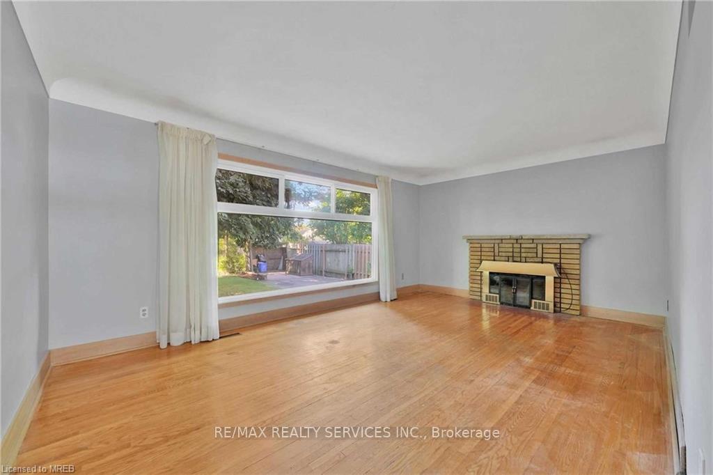 Photo 3 of 675 Inverness Avenue, Burlington, LaSalle — HOMEH
