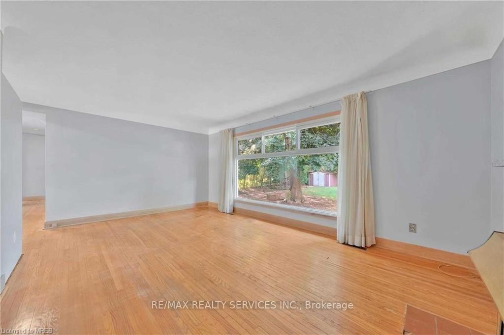 Photo 4 of 675 Inverness Avenue, Burlington, LaSalle — HOMEH