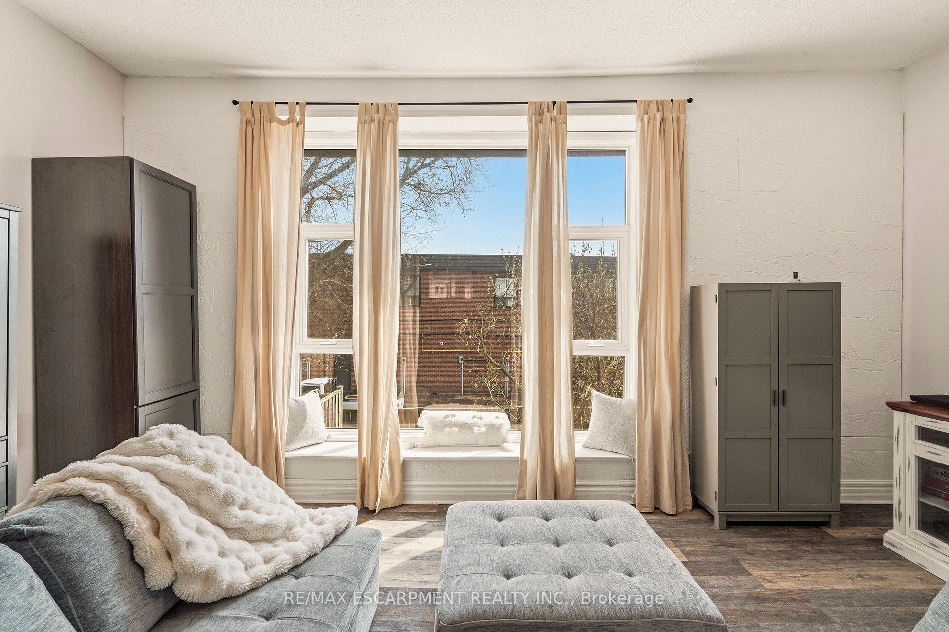 Photo 4 of Unit 6, 23 Watsons Lane, Hamilton, Dundas — HOMEH