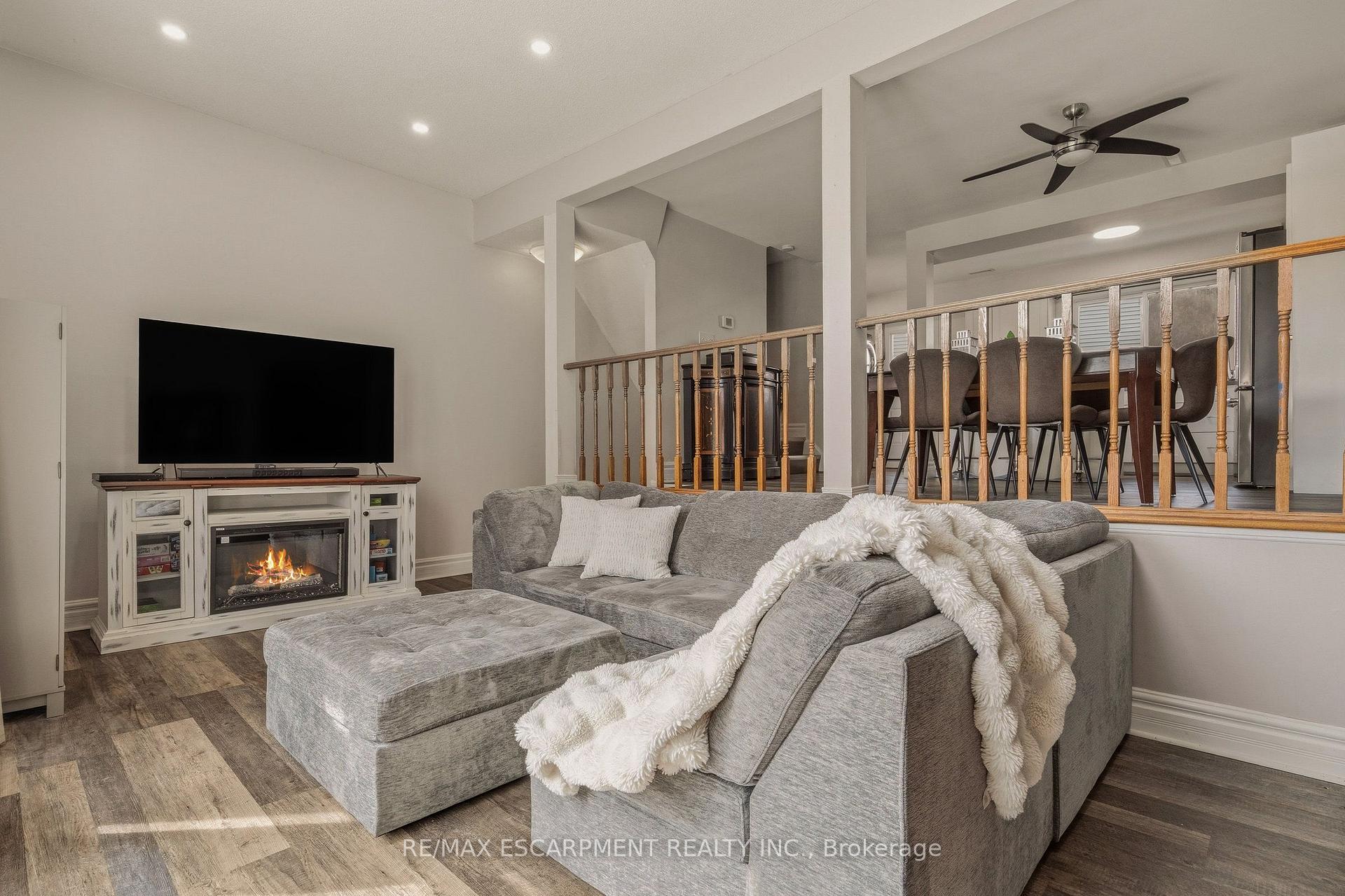 Photo 6 of Unit 6, 23 Watsons Lane, Hamilton, Dundas — HOMEH