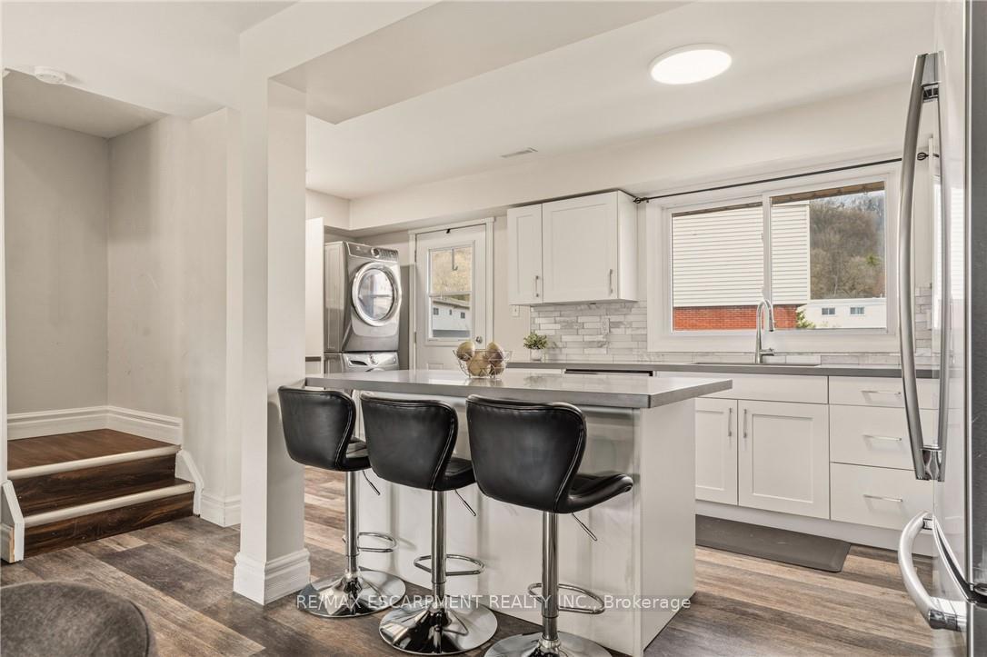 Photo 12 of Unit 6, 23 Watsons Lane, Hamilton, Dundas — HOMEH