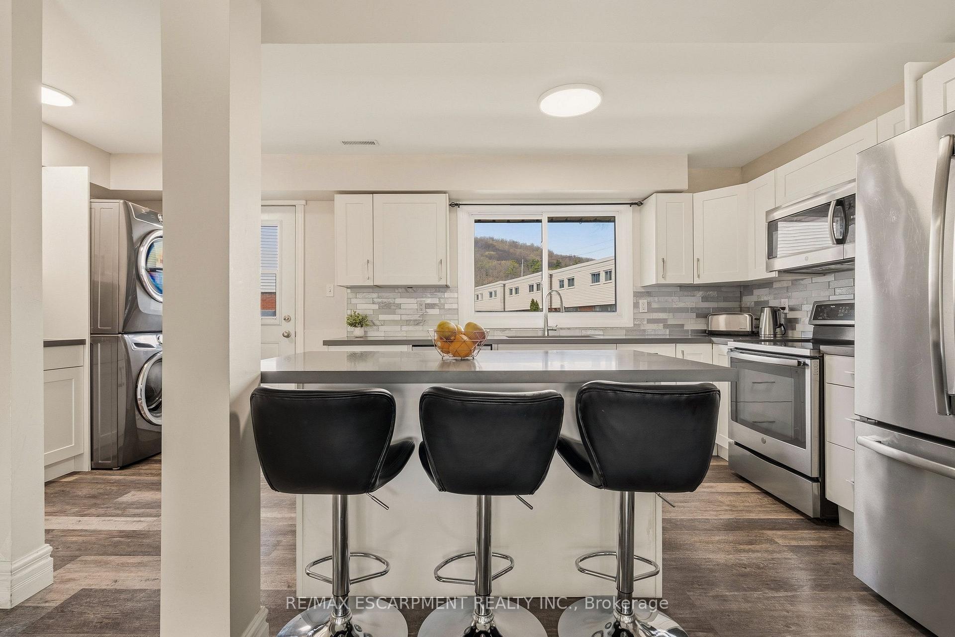 Photo 13 of Unit 6, 23 Watsons Lane, Hamilton, Dundas — HOMEH