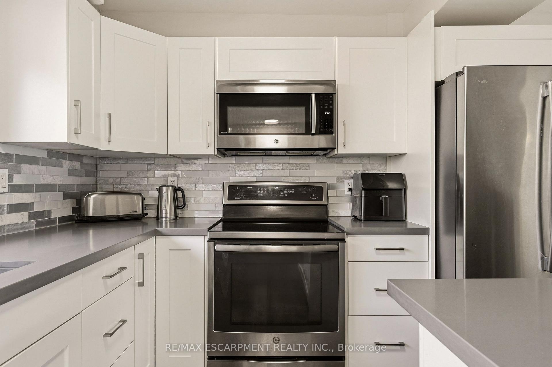Photo 15 of Unit 6, 23 Watsons Lane, Hamilton, Dundas — HOMEH