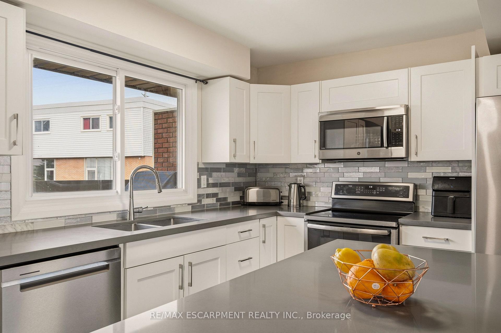 Photo 16 of Unit 6, 23 Watsons Lane, Hamilton, Dundas — HOMEH
