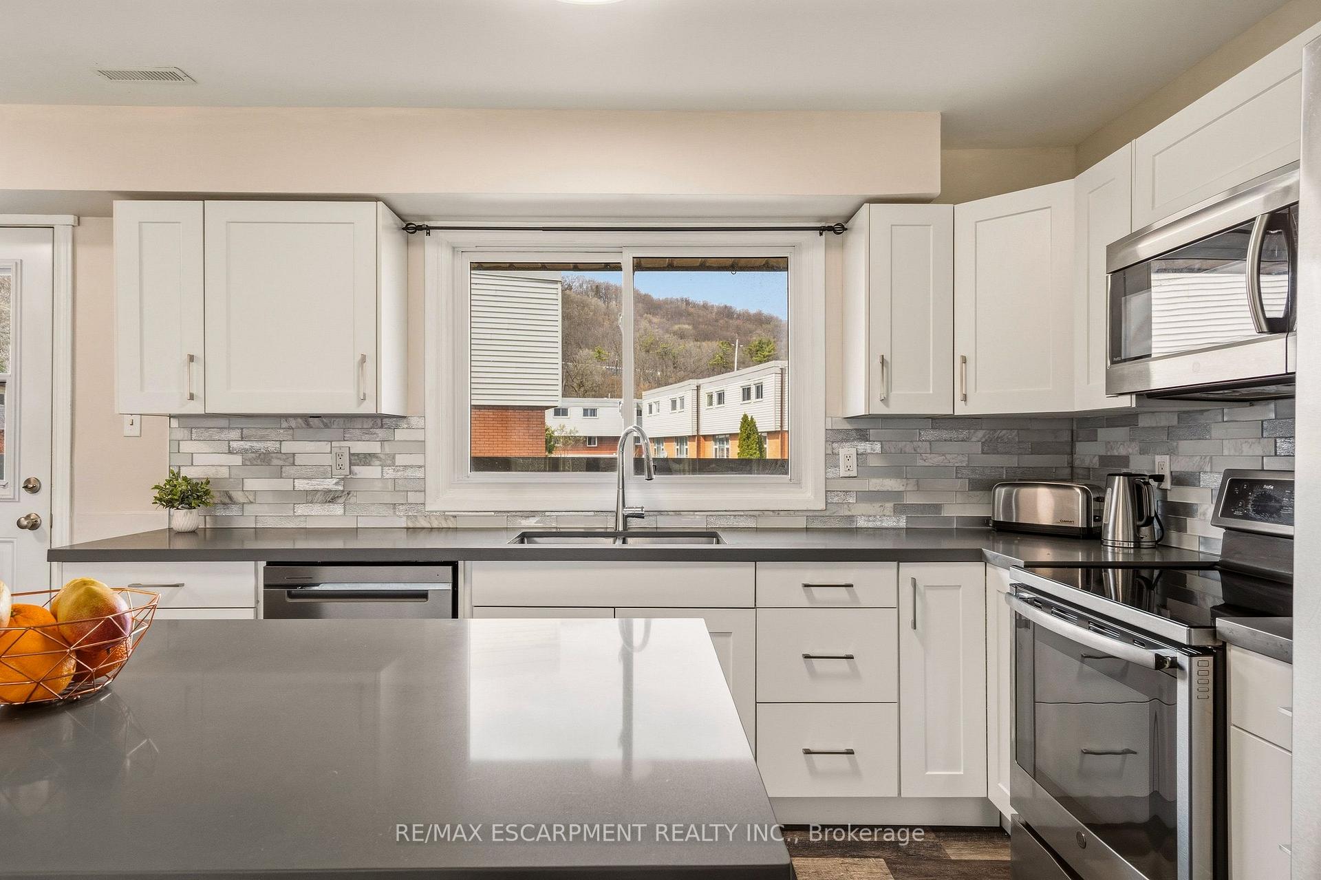 Photo 17 of Unit 6, 23 Watsons Lane, Hamilton, Dundas — HOMEH