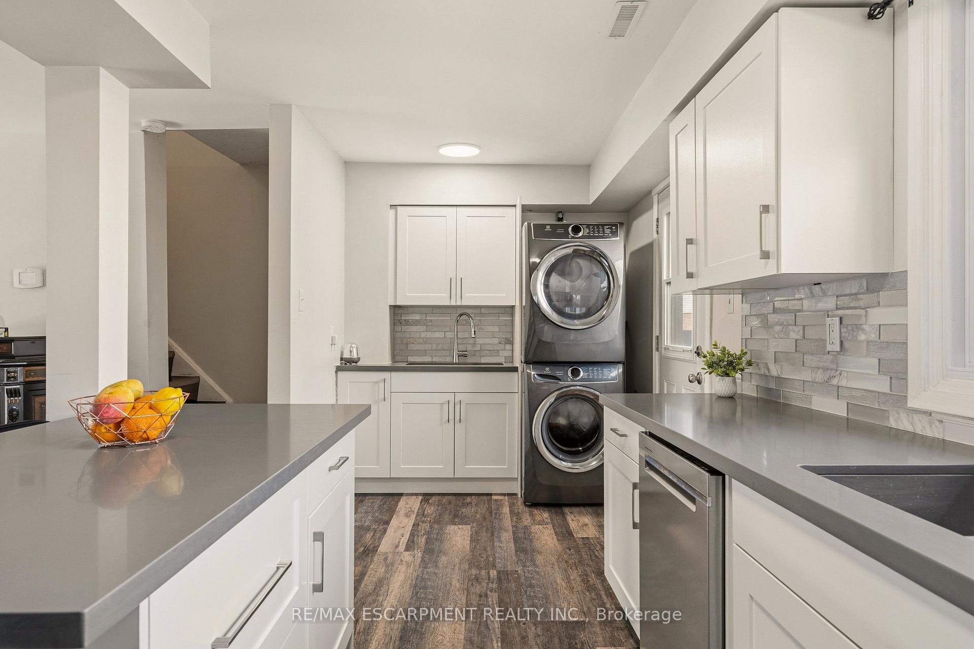 Photo 19 of Unit 6, 23 Watsons Lane, Hamilton, Dundas — HOMEH