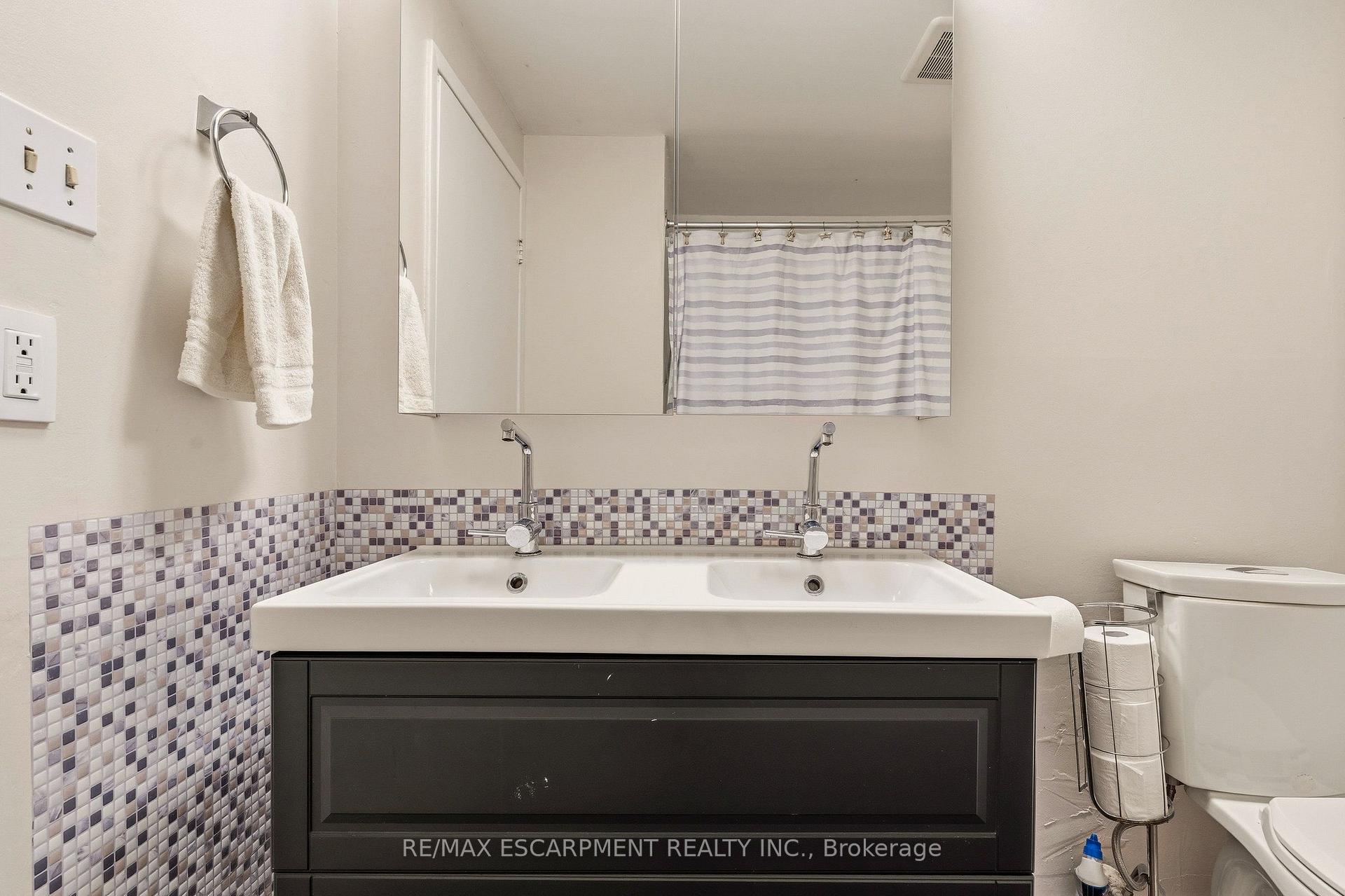 Photo 29 of Unit 6, 23 Watsons Lane, Hamilton, Dundas — HOMEH