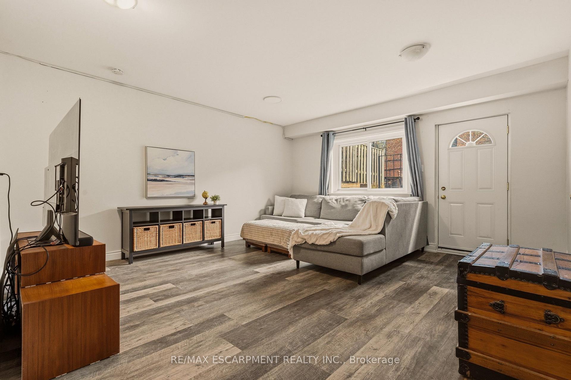 Photo 30 of Unit 6, 23 Watsons Lane, Hamilton, Dundas — HOMEH