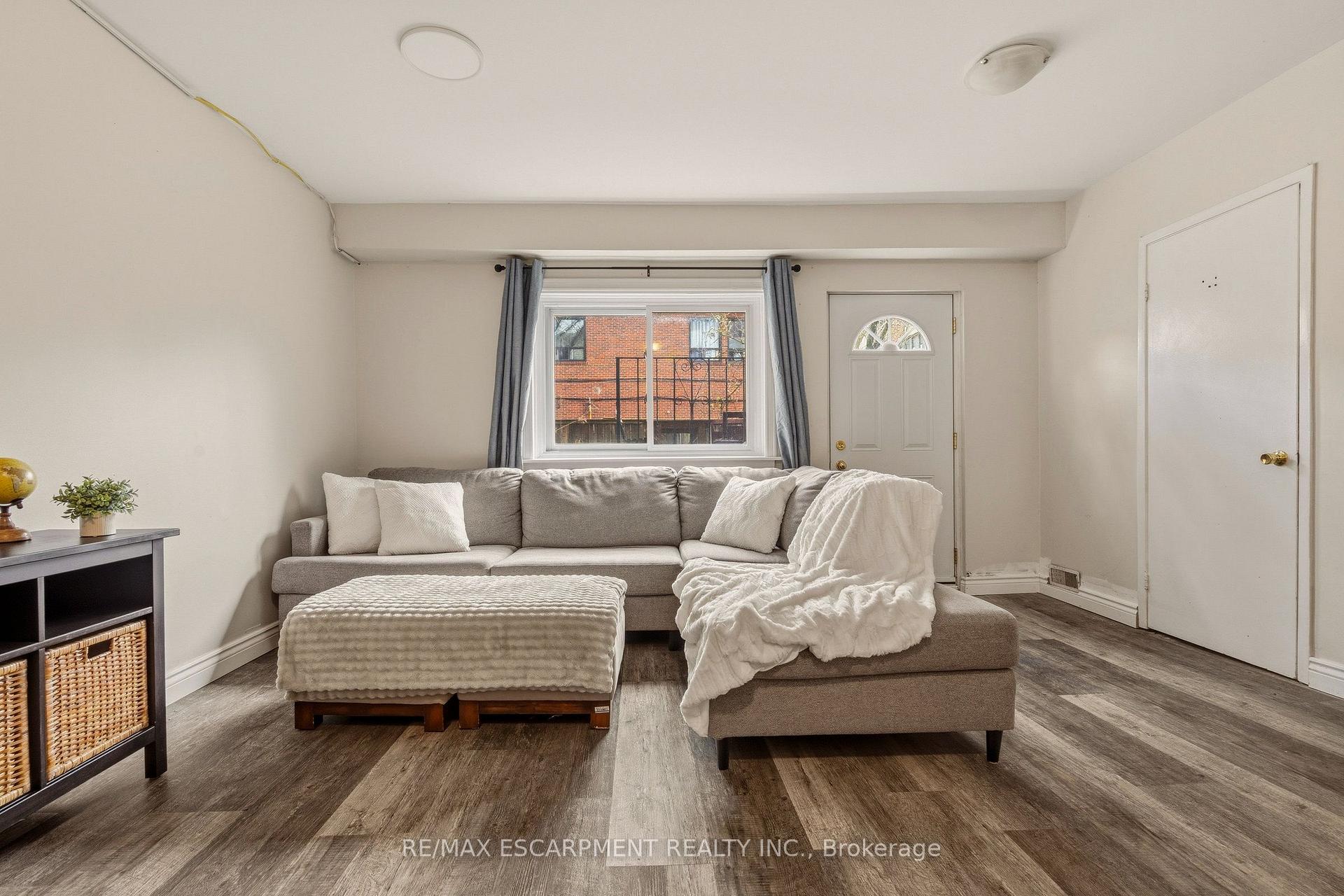Photo 31 of Unit 6, 23 Watsons Lane, Hamilton, Dundas — HOMEH