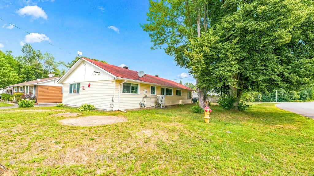 Photo 3 of 23 Newton Crescent, Deep River, Deep River — HOMEH