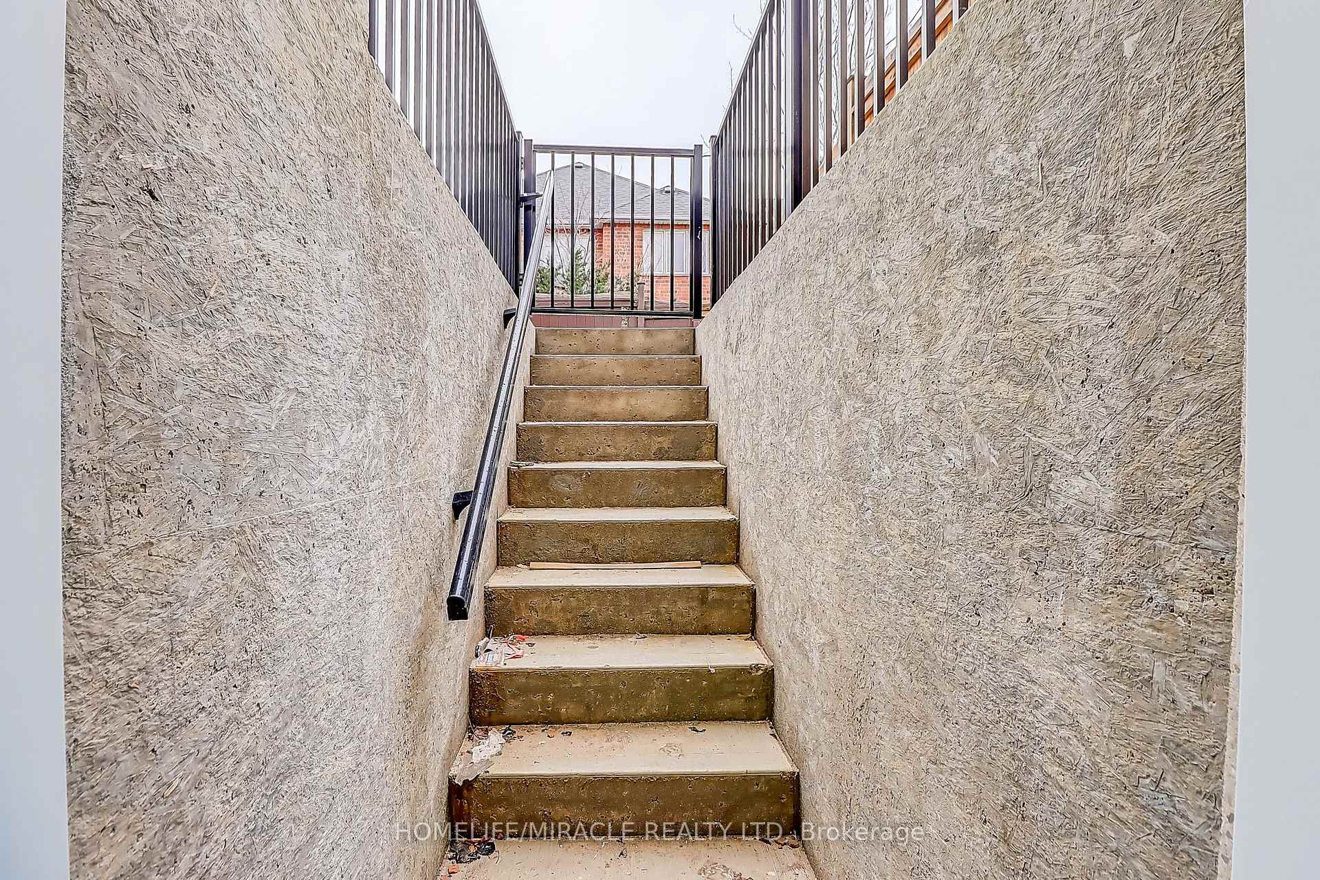 Photo 2 of 6892 Postmaster Ridge, Mississauga, Meadowvale Village — HOMEH