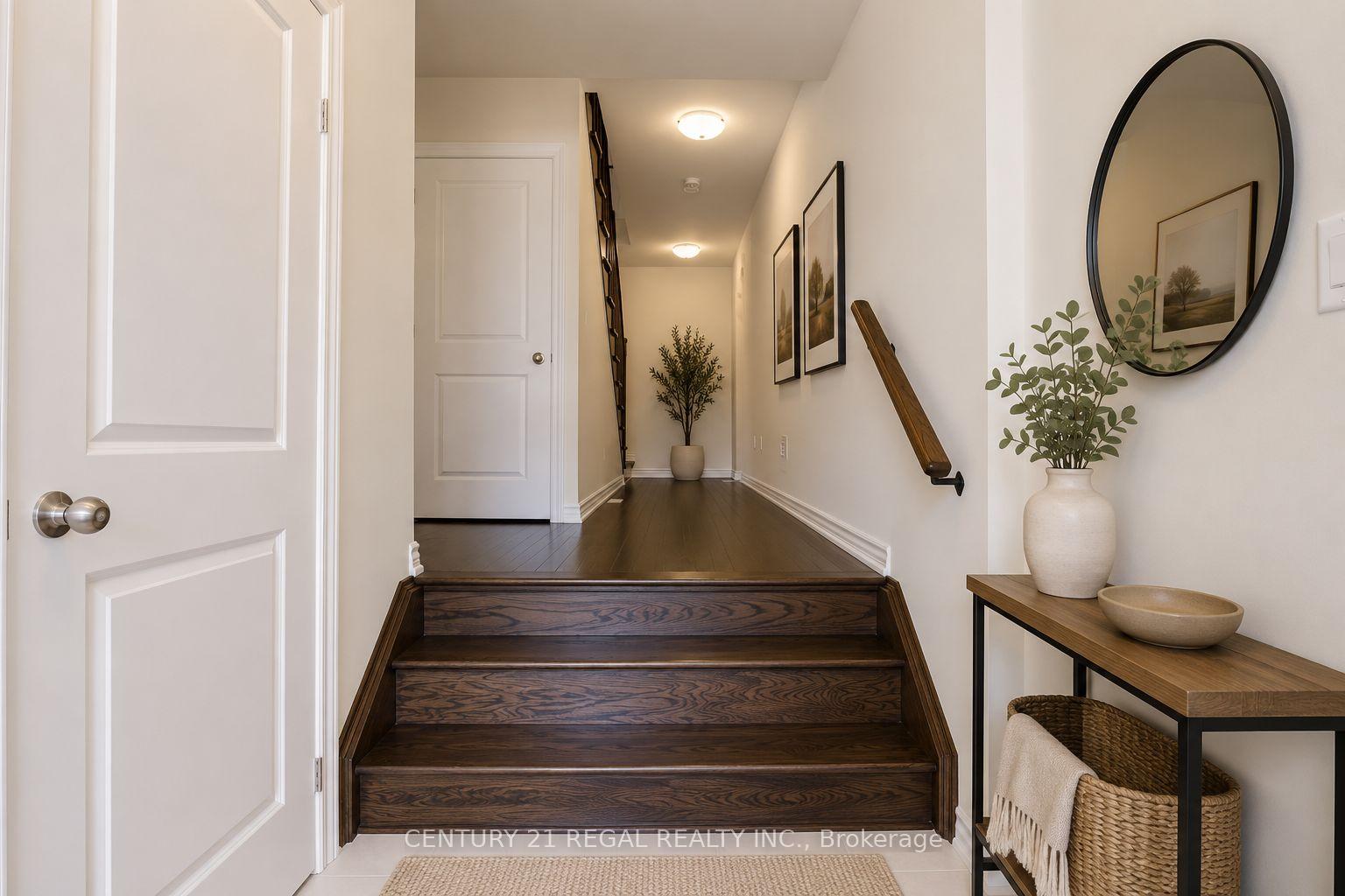 Photo 4 of 30 Gunton Street, Aurora, Bayview Northeast — HOMEH