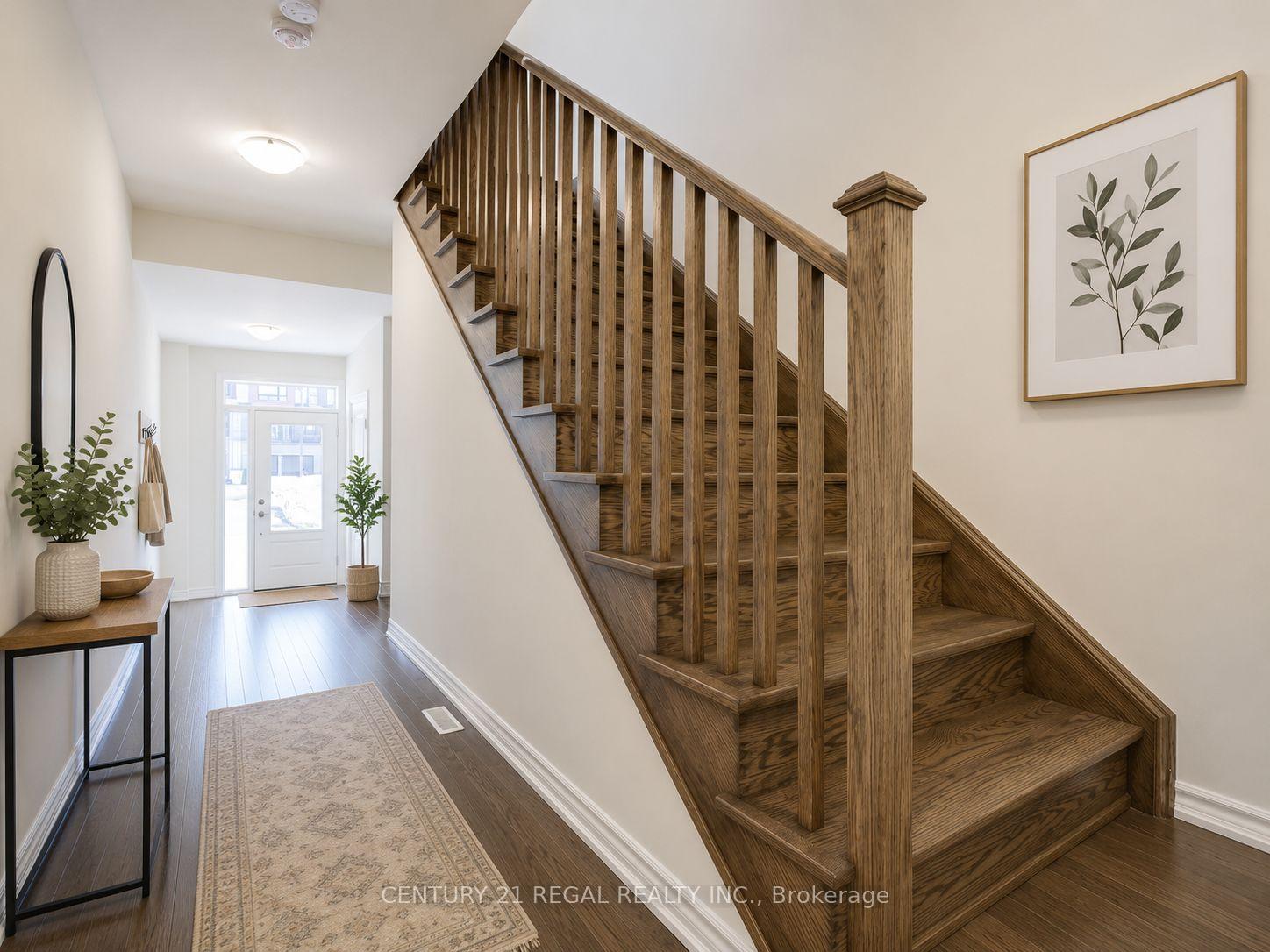 Photo 5 of 30 Gunton Street, Aurora, Bayview Northeast — HOMEH