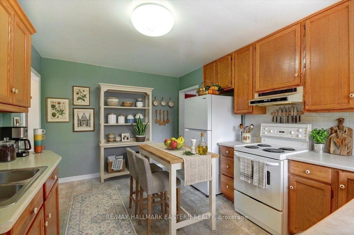 Photo 10 of 1194 Milburn Street, Peterborough, Northcrest Ward 5 — HOMEH