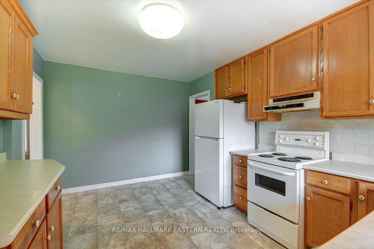 Photo 11 of 1194 Milburn Street, Peterborough, Northcrest Ward 5 — HOMEH
