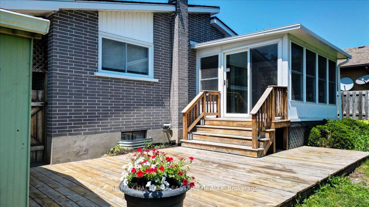 Photo 38 of 1194 Milburn Street, Peterborough, Northcrest Ward 5 — HOMEH