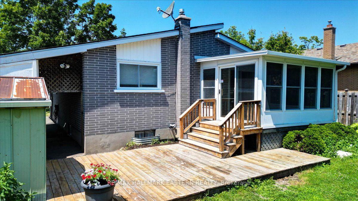 Photo 40 of 1194 Milburn Street, Peterborough, Northcrest Ward 5 — HOMEH
