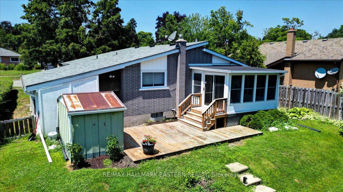 Photo 41 of 1194 Milburn Street, Peterborough, Northcrest Ward 5 — HOMEH