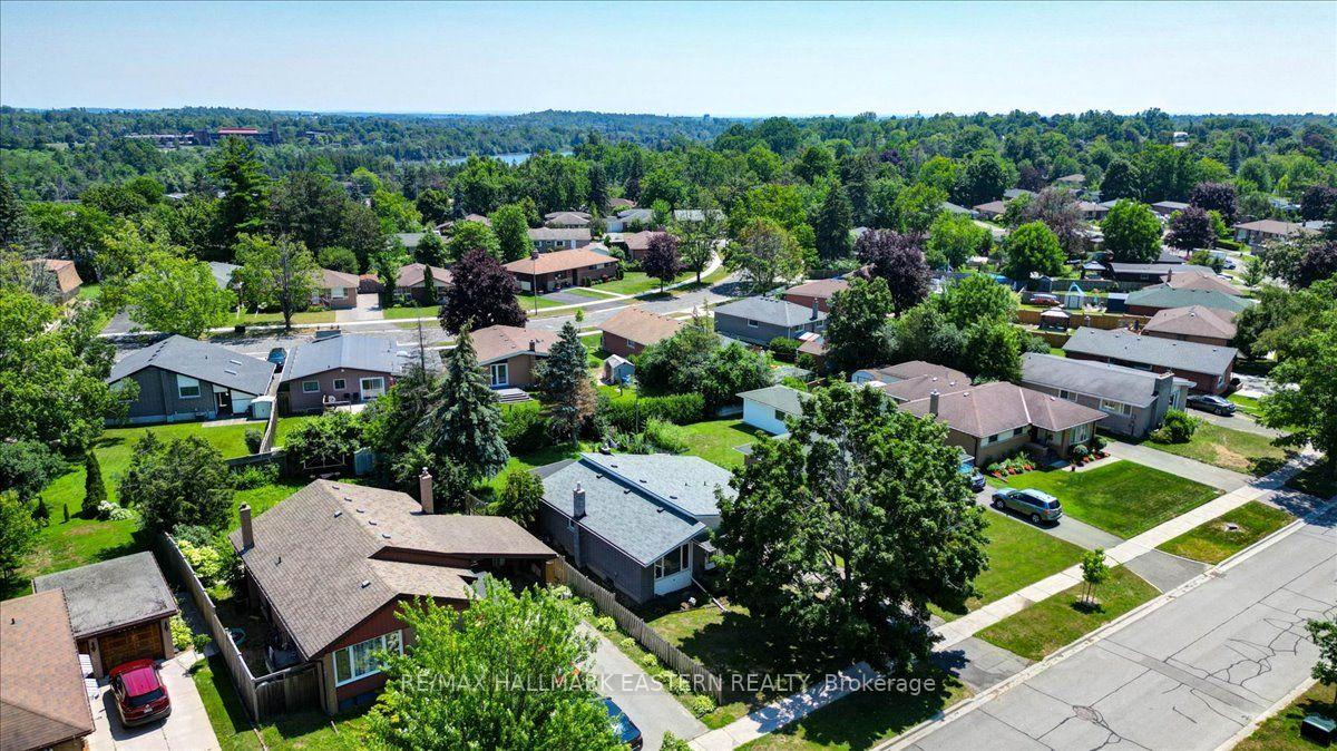 Photo 46 of 1194 Milburn Street, Peterborough, Northcrest Ward 5 — HOMEH