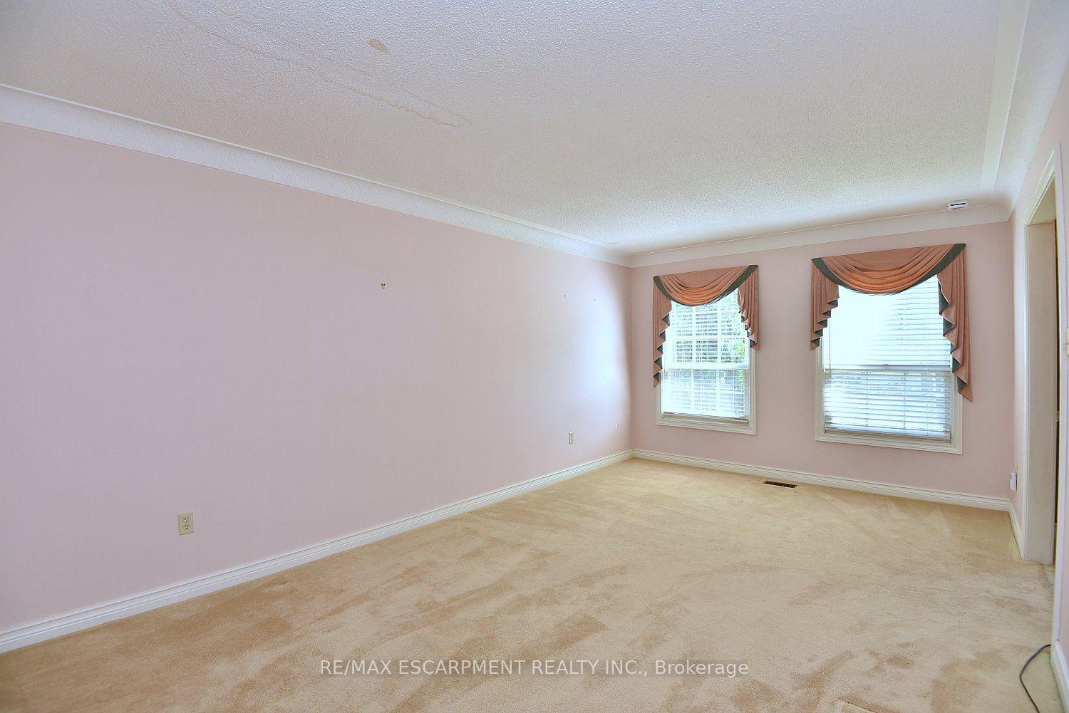 Photo 5 of 275 Woodland Drive, Hamilton, Ancaster — HOMEH