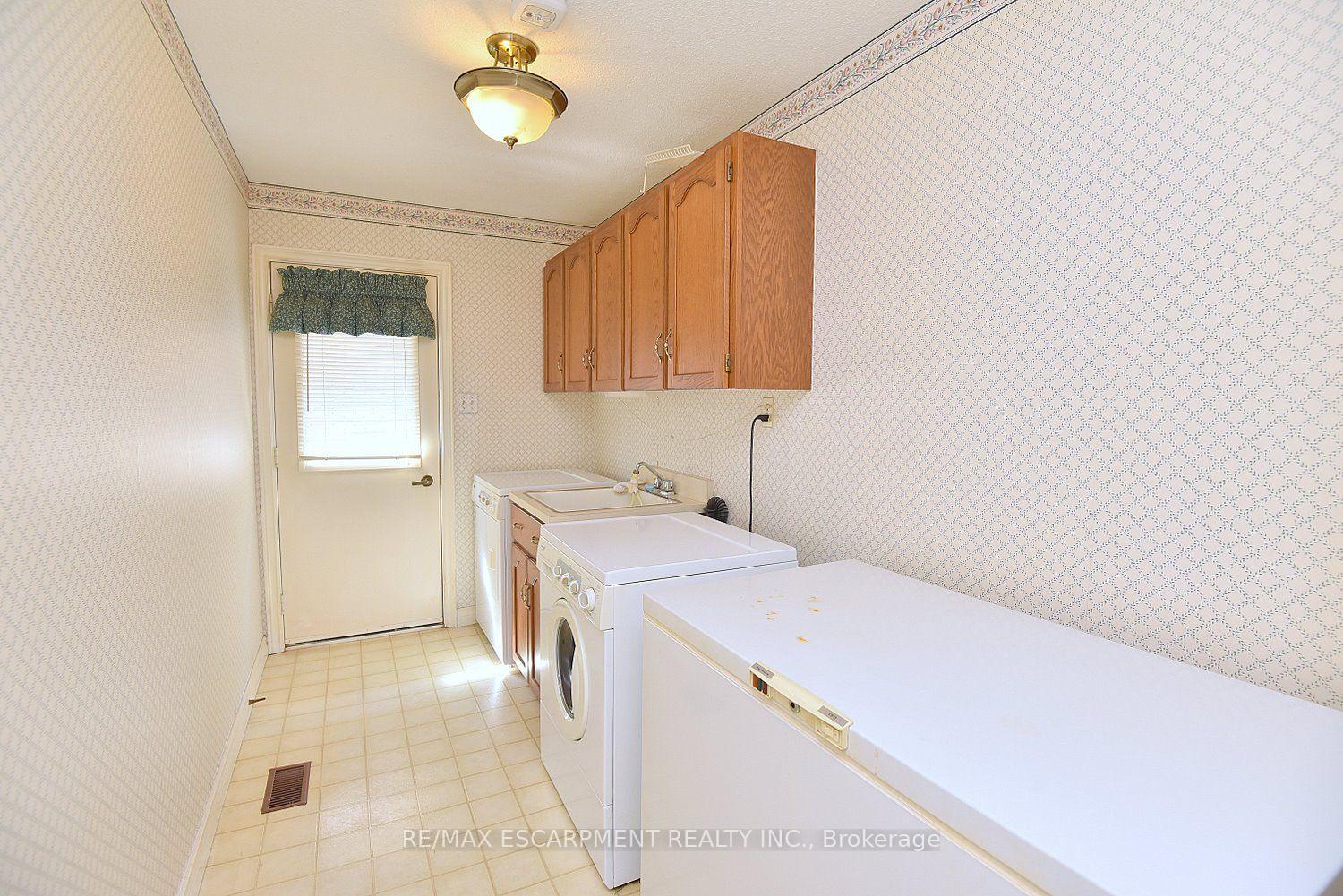 Photo 11 of 275 Woodland Drive, Hamilton, Ancaster — HOMEH