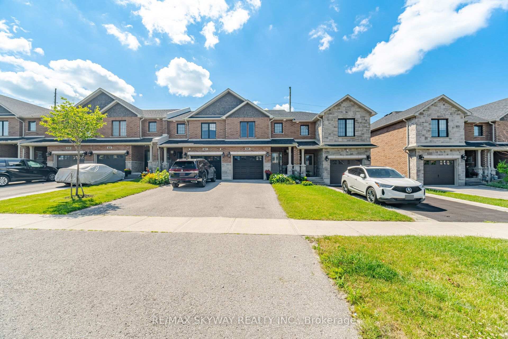 Photo 2 of 69 Nathan Crescent, Barrie, Painswick South — HOMEH